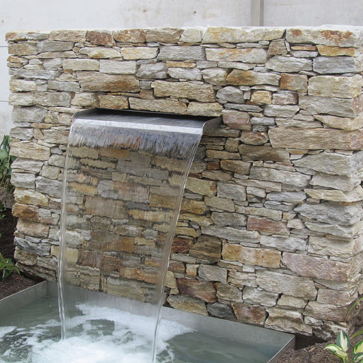 Brunnen aus Nastursteinen - Natursteinmauern elegant klassisch